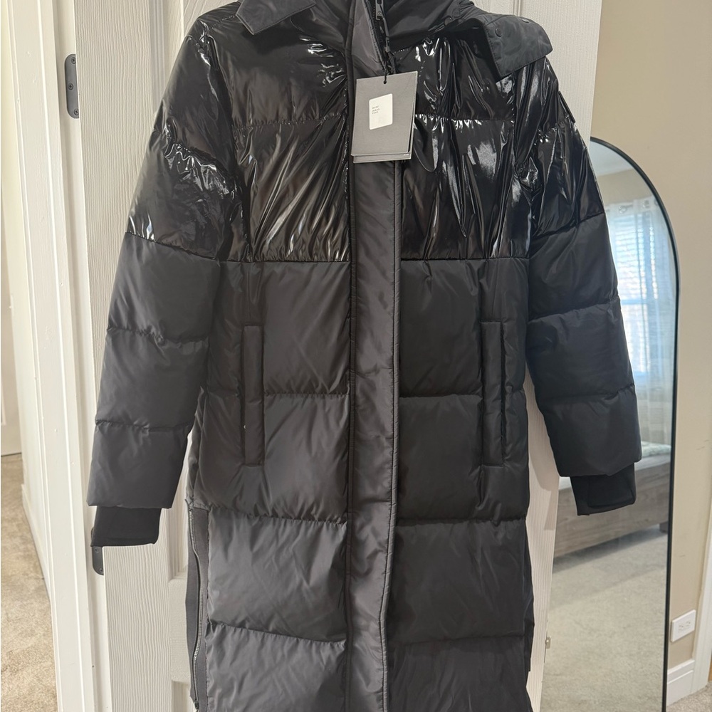 Moose Knuckles Women's Black Puffer Coat Size S (Brand New)